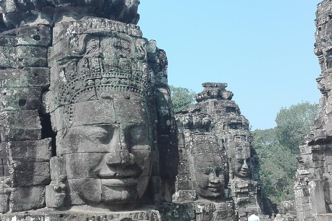 2-Day Angkor Wat Tour from Bangkok - The long drive and the Poi Pet border handoff (where you’ll feel the time)