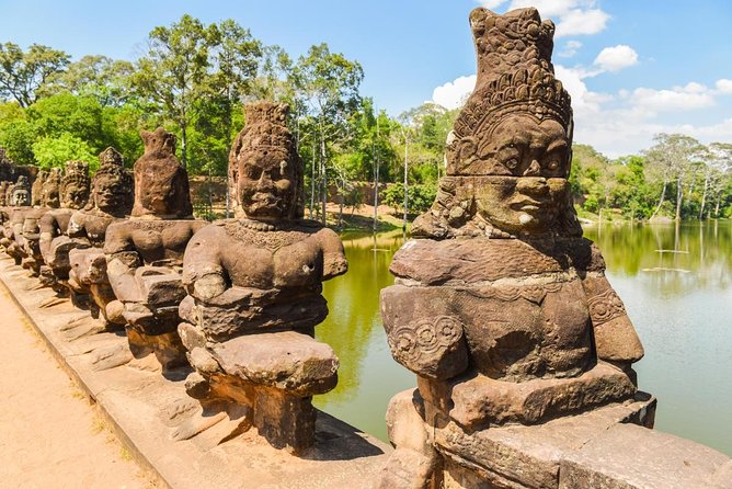 2-Day Angkor Wat Tour from Bangkok - Tonlé Sap floating village: your first dose of real Cambodia life (Day 1)