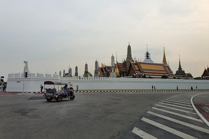 2 Hour Electric Tuk Tuk Cultural Tour of Bangkok - Pak Khlong Talat (Original) flower market: color, smells, and photo time
