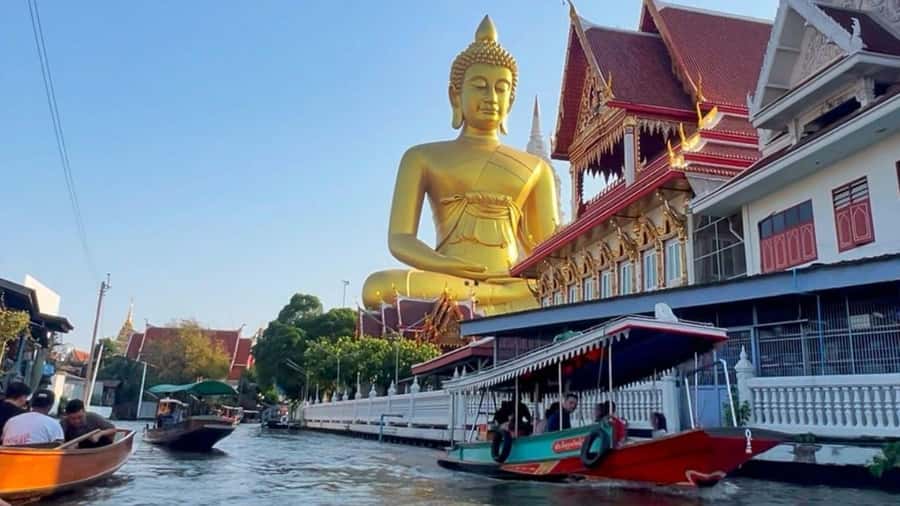 2 Hrs Private Bangkok Canal Boat Tour: Traditional Flat Boat - Cruise along Khlong Dan: where old Bangkok and modern life share the same water