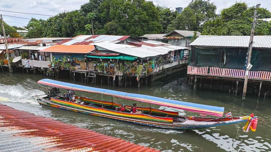 3 Hrs Private boat Tour Bangkok Floating Market by Flat Boat - Bang Luang Canal Community, Artist House, and the fish-feeding “merit” moment