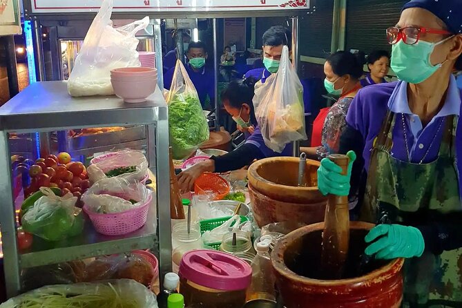 4-Hour Hidden Bangkok TukTuk Street Food Guided Tour - Stop 1: Wat Nak Klang and Wat Prayoon at night