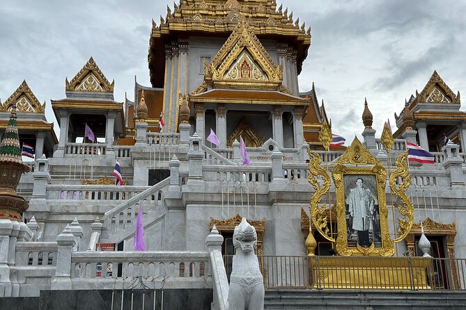 8 Hours Tuk Tuk Private Tour within Bangkok Area: Customed Trips - Wat Arun and the Chao Phraya moment: Temple of Dawn by the river