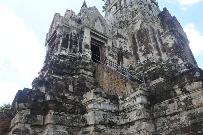 A Day in Ayutthaya: Private 5 UNESCO Temples Tour From Bangkok - Temple Stop 2: Wat Phra Si Sanphet and the Grand Palace Context