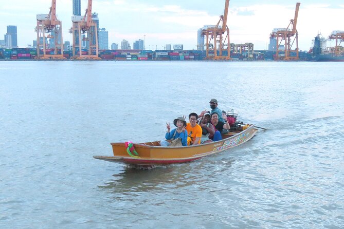 Adventure in Bangkok Green area - Long-tailed boat ride on the Chao Phraya: the fun, photo-friendly finale
