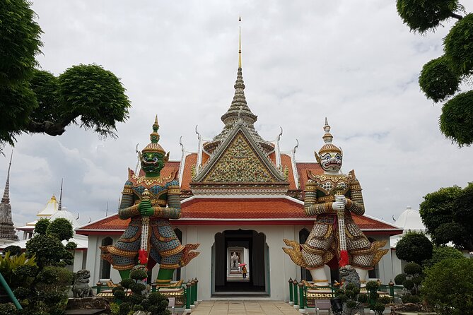 Amazing Bangkok City and Temple Tour with Local Guide - Pak Khlong Talat: a market stop that adds Bangkok texture