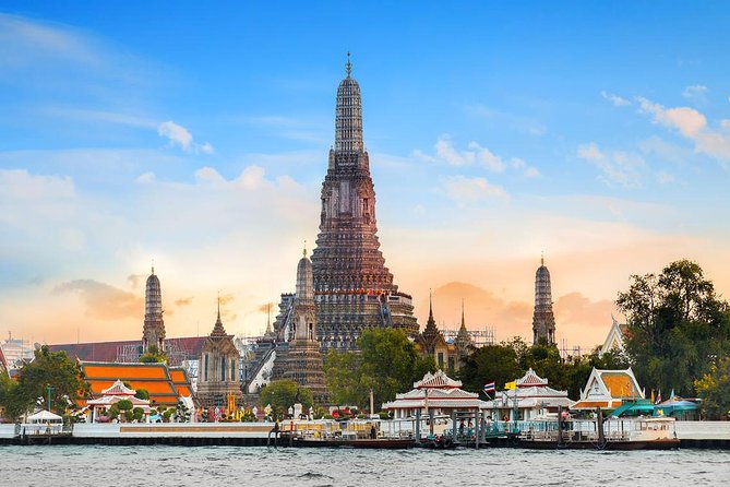 Amazing Bangkok Tour with Grand Palace, Emerald Buddha & Wat Arun - The quick store stop: useful, but keep expectations realistic