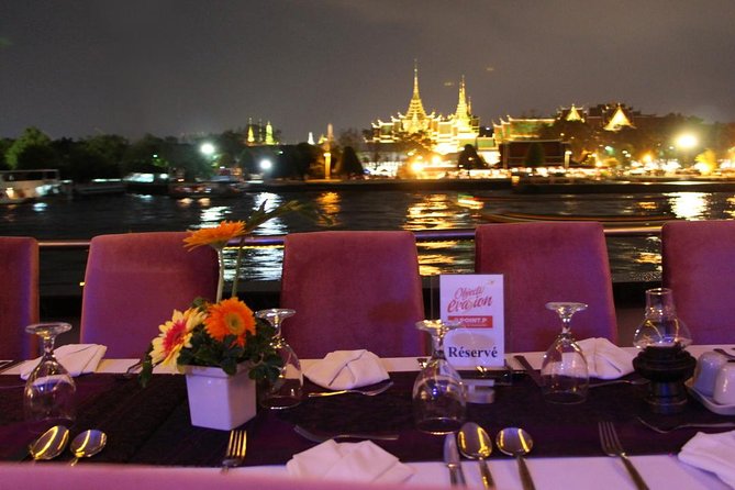 Amazing Chaophraya Dinner Cruise Experience - Live entertainment: singers, sax vibes, and the dancing factor
