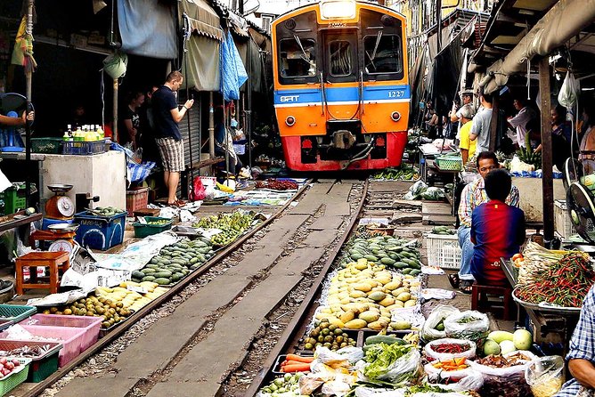 Amphawa Floating Market Tour with Maeklong Railway Market (SHA Plus) - Stop 1: A Quick Amphawa Boardwalk Look Before Maeklong