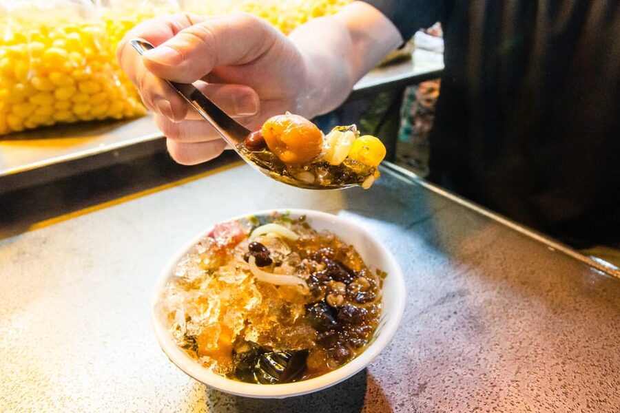 Authentic Street Food Tour in Chinatown I Bangkok - Meeting at Wat Mangkon MRT: Getting your night off on the right foot
