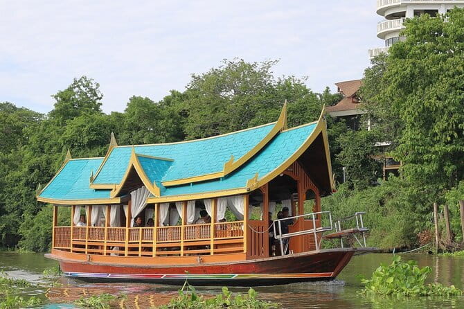 Ayutthaya Bicycle Tour with Scenic Boat Experience - English-speaking guide and how the stories land