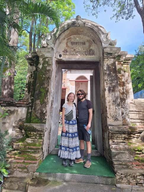 Ayutthaya: Colorful Slow Life Bicycle Tour with local guide. - Pace, safety, and who this tour fits best