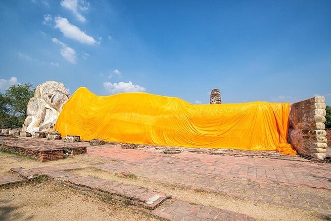 Ayutthaya Funky Frogy Tuk Tuk Experience With Famous Temple - Wat Mahathat: relic significance and the classic “tree roots” feeling