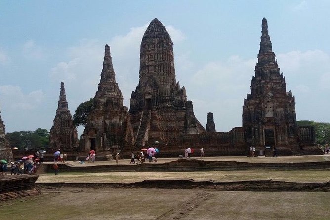 Ayutthaya Guided UNESCO Heritage Tour Including Lunch & Transfers - Wihan Phra Mongkhon Bophit: a large bronze Buddha moment