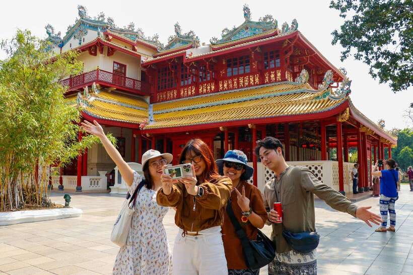 Ayutthaya One Day: Famous Temples & Bang Pa-In Palace Tour - Wat Yai Chai Mongkhon: Ayutthaya’s Big Chedi Stop