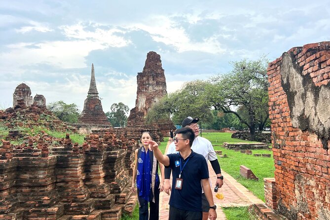 Ayutthaya’s Hidden Gems: Small Group Tour with Car & Local Guide - Pond-Side Lunch at Ayutthaya Retreat: Thai Comfort Food With a Calm Setting