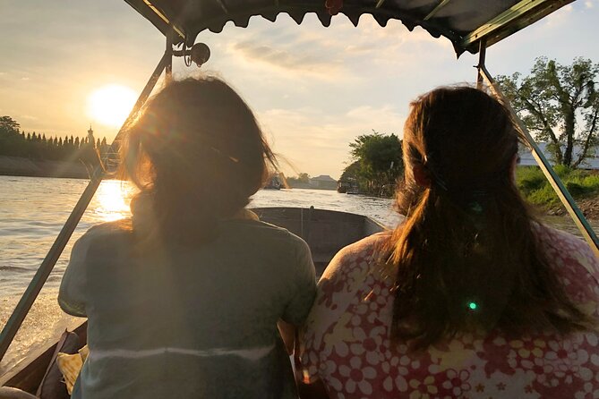 Ayutthaya Sunset Boat & UNESCO Temples: Multi-language private tour from Bangkok - Wat Mahathat: the Bodhi tree Buddha head everyone photographs