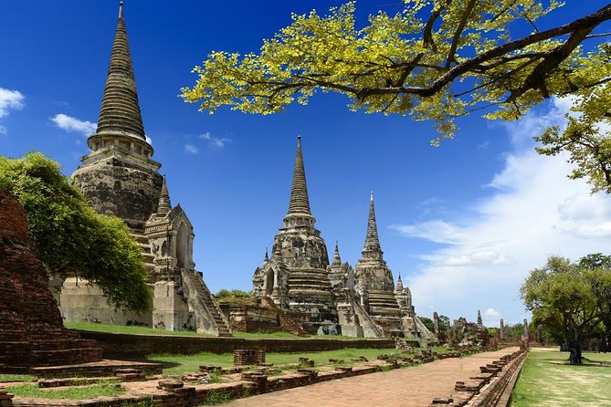 Ayutthaya Temples and Ayothaya Floating Market From Bangkok - Getting out of Bangkok: timing, comfort, and how the day runs