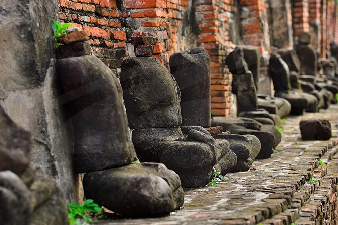 Ayutthaya Temples and River Cruise from Bangkok - Stop 1: Wat Mahathat and the tree-root Buddha head