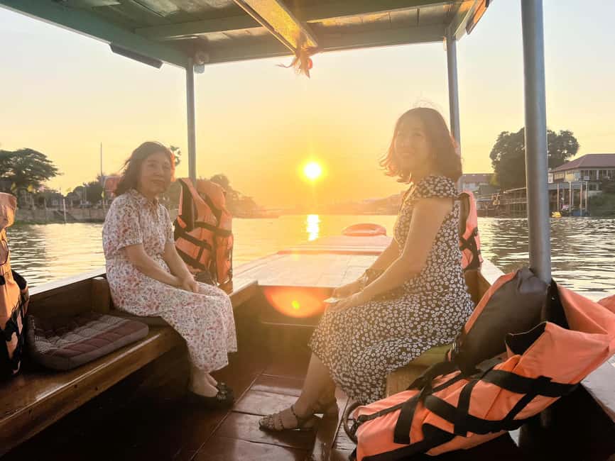 Ayutthaya Temples One Day Tour from Bangkok with Sunset Boat - A bilingual guide makes the ruins make sense fast