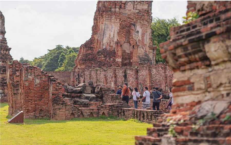 Ayutthaya: UNESCO Heritage Temples and Cafe Day Tour - Rak Na Ayutthaya: Your Free Hour for Shopping and Snacks