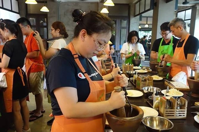 Baipai Thai Cooking School Class in Bangkok - Lunch you didn’t order: eating as part of learning