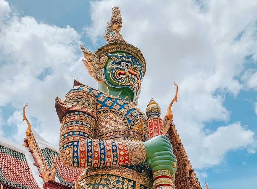 Bangkok: 2 Hours Grand Palace & Wat Pho Private Tour - Private guide value: stories, photo help, and pacing you can control