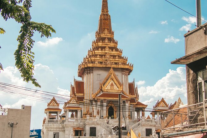 Bangkok 3 Temple Walking Tour: Wat Arun, Wat Pho, Wat Traimit - Wat Arun: crossing the Chao Phraya for Temple of Dawn views