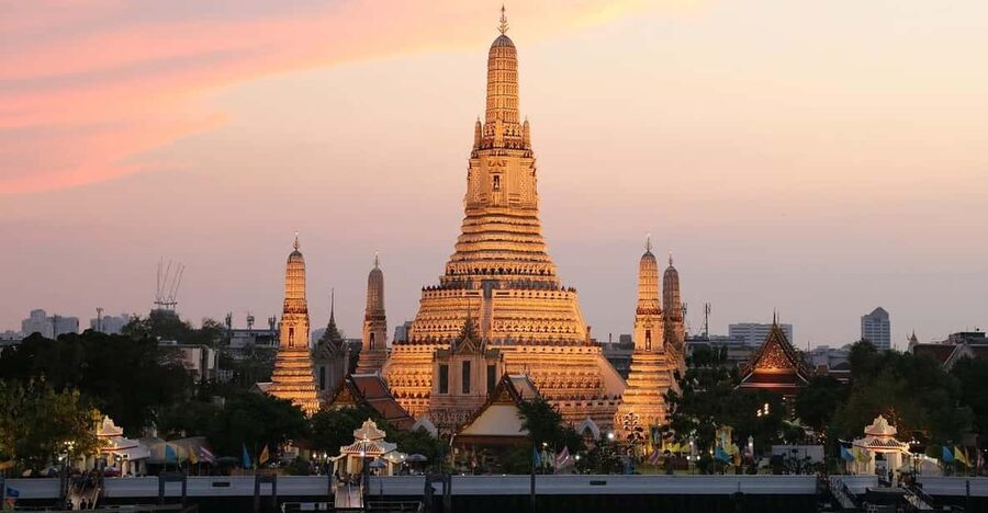 Bangkok: A 4 Hours Tuk Tuk Sightseeing Tour Iconic Landmarks - The Grand Palace after sunset: what you can see without the full inside grind