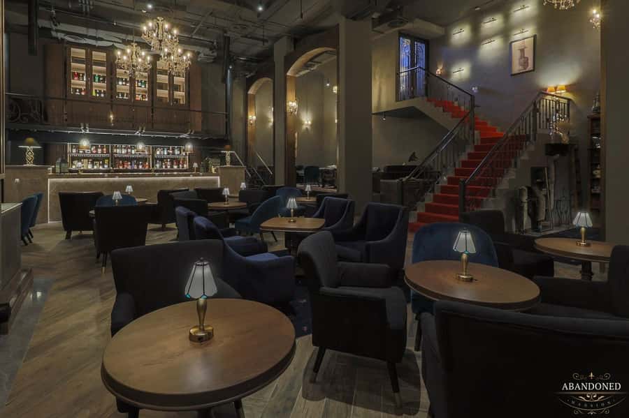 Bangkok: Abandoned Mansion Exclusive F&B Package - Seating and service: the cramped-table reality to plan for
