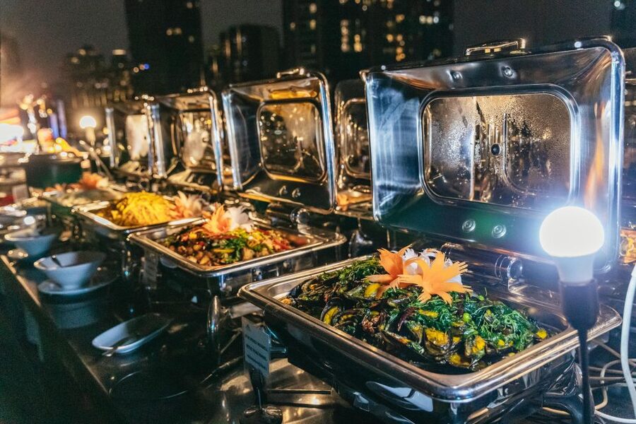 Bangkok: Alangka Luxury Buffet Dinner Cruise With Live Music - Live music and Thai dance onboard: when the show hits
