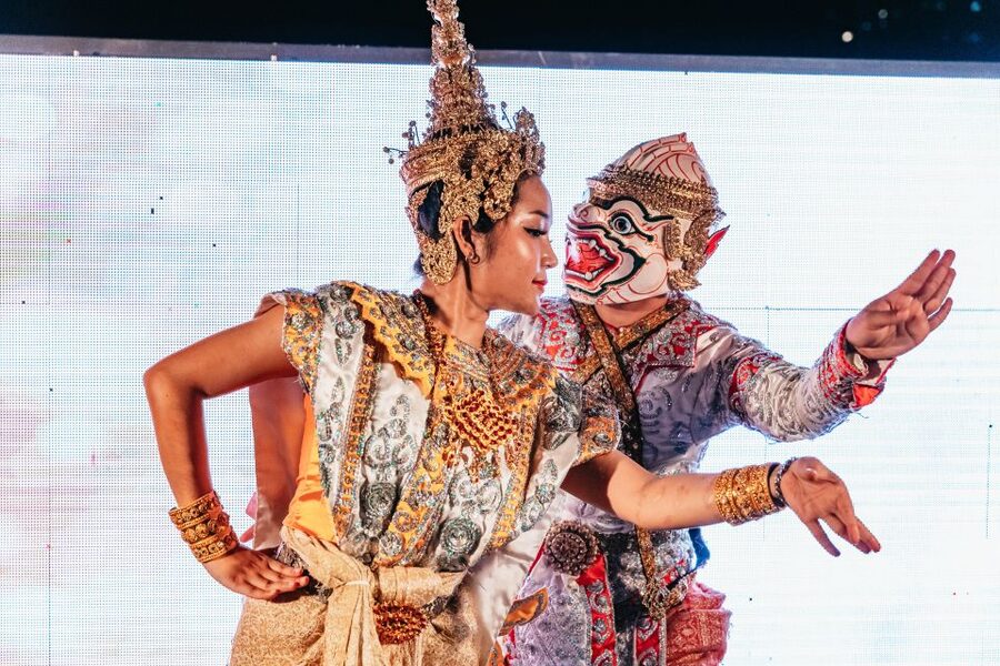 Bangkok: Alangka Luxury Buffet Dinner Cruise With Live Music - Rain-season bridge changes and what to bring