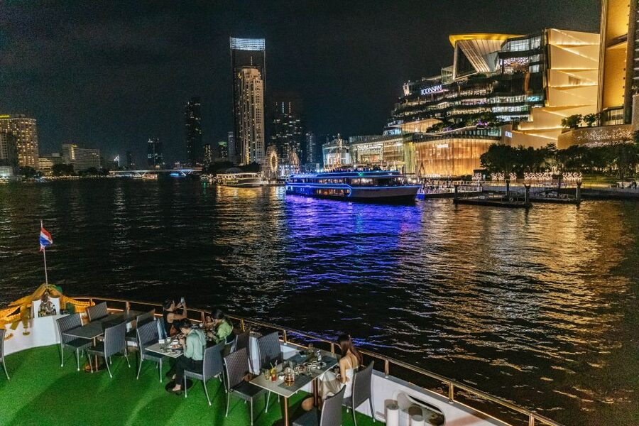 Bangkok: Alangka Luxury Buffet Dinner Cruise With Live Music - Your 2-hour Chao Phraya cruise: where the night views come from