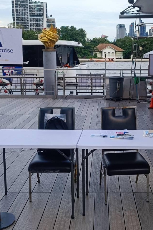 Bangkok: Alangka Luxury Cruise with Buffet and Live Music - The buffet and live Thai dance: the best parts and the weak spots