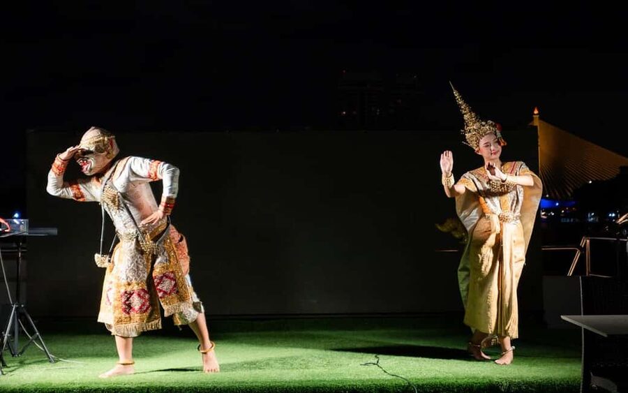 Bangkok: Alangka Luxury Cruise with Buffet and Live Music - Ship design and onboard comfort: how to make the most of the views