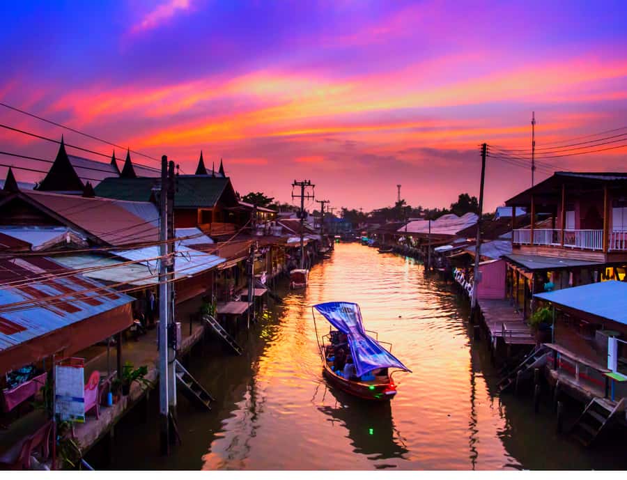 Bangkok: Amphawa Floating & Railway Markets Guided Day Tour - Quick Take: what makes this tour worth your time