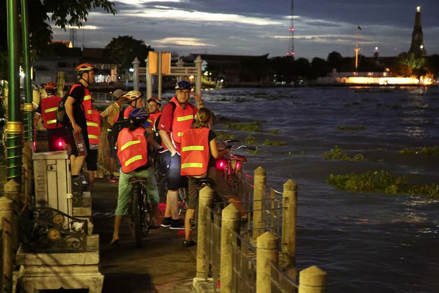 Bangkok at Sunset 5-Hour Bike Tour - Meeting at Royal Orchid Sheraton: starting Thonburi with momentum