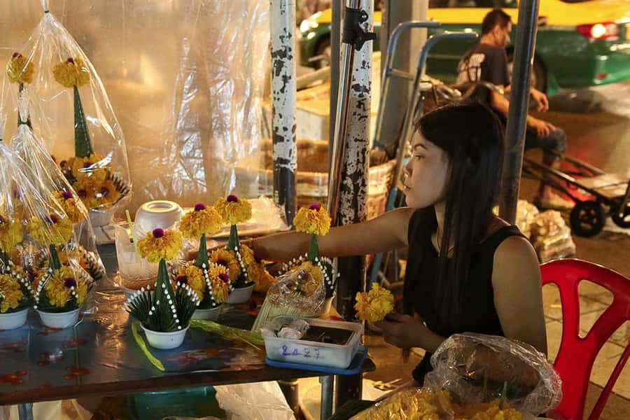 Bangkok at Sunset 5-Hour Bike Tour - Food market tasting and Thai snack: learning Bangkok one bite at a time