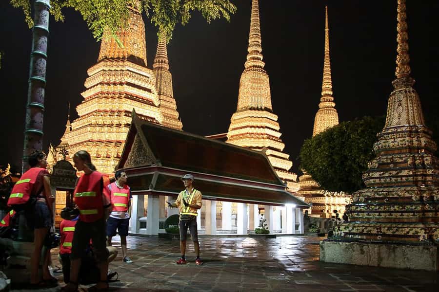 Bangkok at Sunset 5-Hour Bike Tour - Pak Klong Talad flower market finish: color right at the end