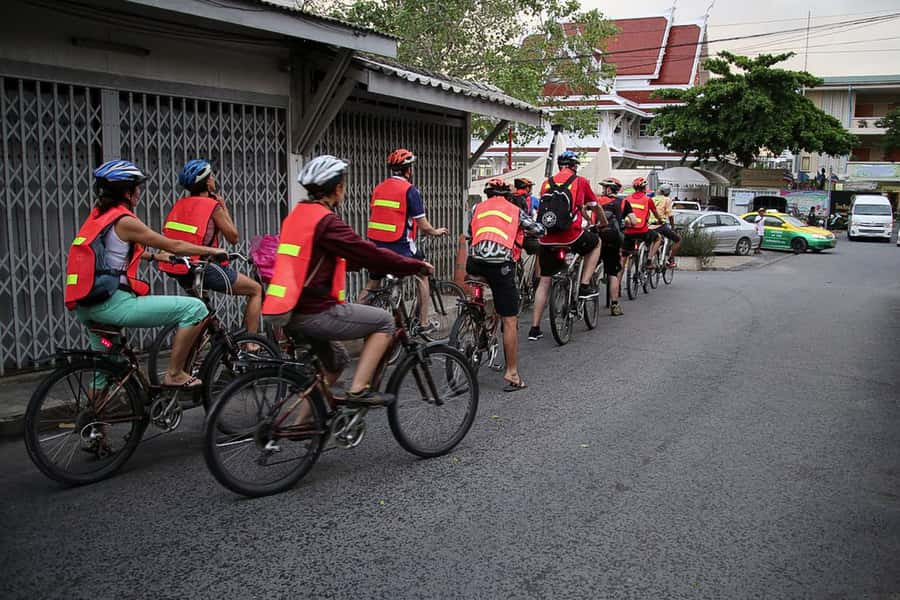 Bangkok at Sunset 5-Hour Bike Tour - Thonburi by bike: why the quiet streets feel so different