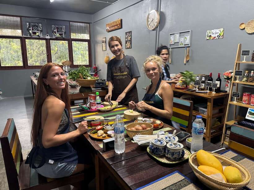 Bangkok: Authentic Thai Cooking Class with Local Host - The Spice Lesson: How Thai Flavor Gets Built