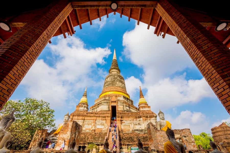 Bangkok: Ayutthaya 3 Historic Attractions Private Day Tour - Wat Mahathat’s Buddha Head in Tree Roots: The Iconic Photo With Real Meaning