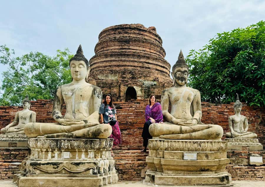 Bangkok: Ayutthaya & Local Market Tour In Spanish or English - Wat Yai Chai Mongkhon: Stupa Views and a Buddha Moment