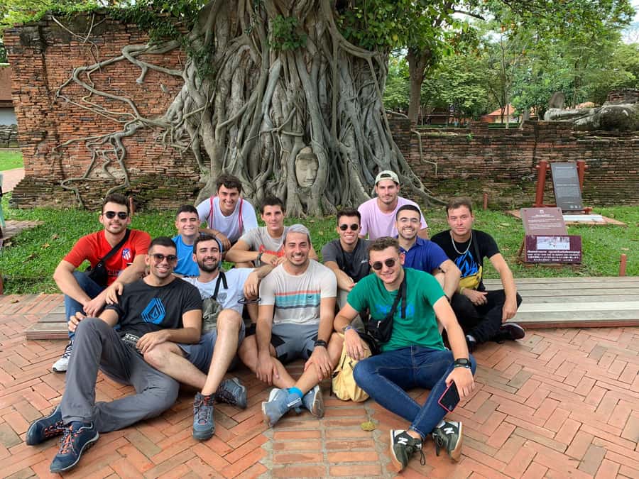 Bangkok: Ayutthaya & Local Market Tour In Spanish or English - Wat Mahathat: The Buddha Head in Tree Roots That Changes the Whole Scene