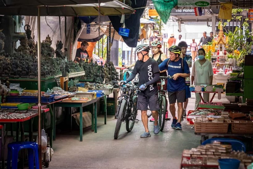 Bangkok: Backstreets and Historic Temples Bike Tour - Starting at Discova near MRT Sam Yot and rolling by 9:00