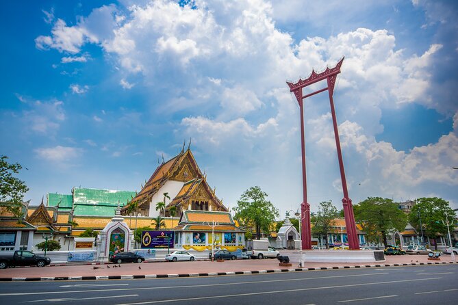 Bangkok: Backstreets and Temple Historic Bike Tour - Where you meet and how the ride starts (8:30 am arrival, 9:00 am departure)