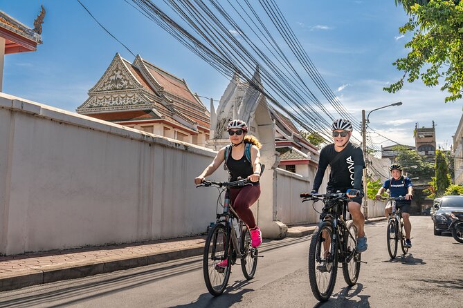 Bangkok: Backstreets and Temple Historic Bike Tour - Passing the Grand Palace area, then walking a public park once for royals