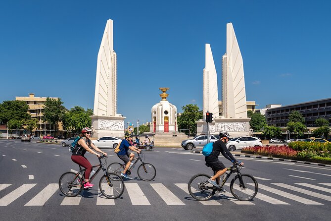 Bangkok: Backstreets and Temple Historic Bike Tour - From Khaosan Road to side streets: the day’s big switch