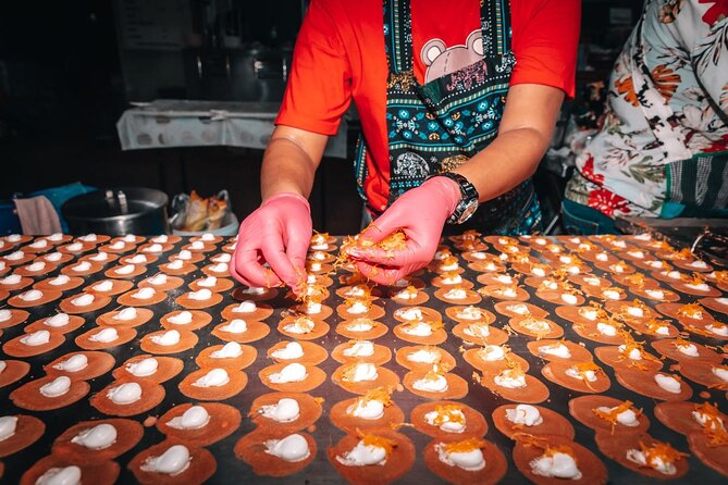 Bangkok Backstreets Food Tour with 15+ Tastings - The guide-and-assistant team and the kind of explanations you’ll remember