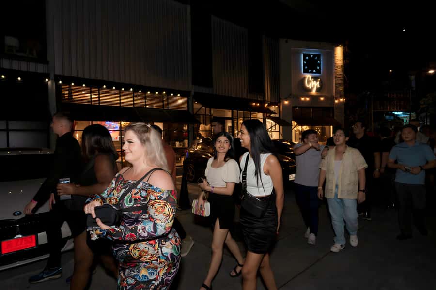 Bangkok: Bar and Club Crawl - Dress code rules: this is where nights get cut short